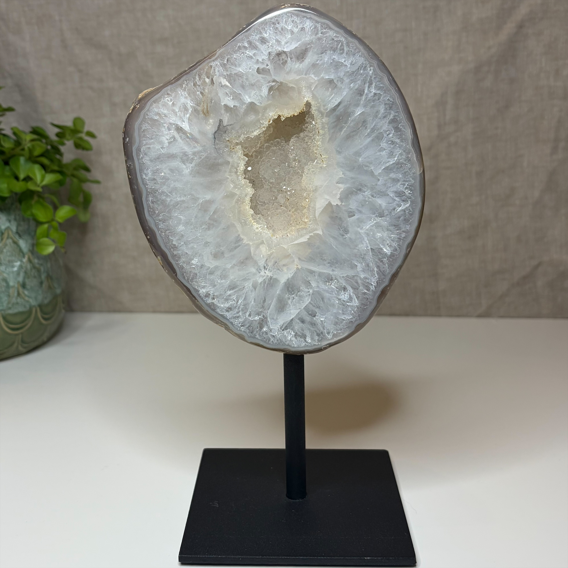 Agaat geode op standaard